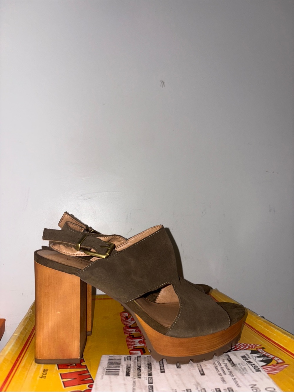 Women’s Crown Vintage Brown Suede Platform Sandal with Block Heel size 7.5M